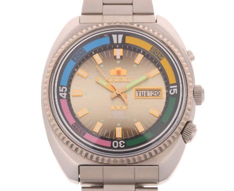 ORIENT - a Vintage stainless steel SK (Sea King) automatic diver's calendar bracelet watch, ref. 469617-7E PT, circa 1990s, b