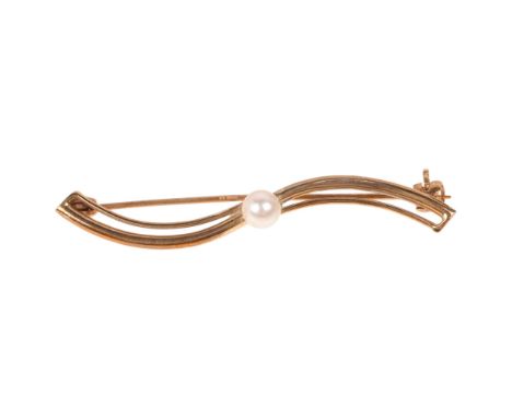 A Vintage 9ct gold cultured pearl openwork bar brooch, maker EHG Ltd, London 1988, 4.4mm, 1.8gPearl appears to have been re-g