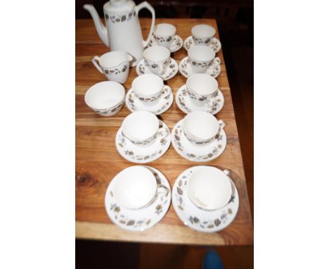 Alfred Meakin springwood 1975/76 tea set, 10 cups, 10 saucers, milk, sugar &amp; teapot