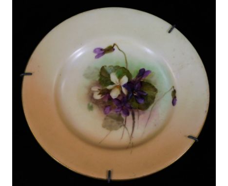 An early 20thC Royal Worcester porcelain saucer, handpainted with flowers, unsigned, 1905, 12cm Dia.