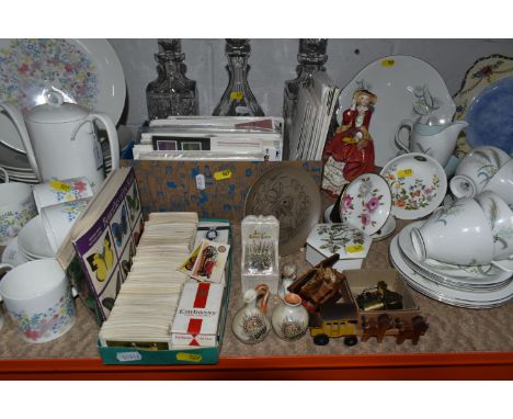 A LARGE VARIETY OF PORCELAIN AND COLLECTABLES to include a Wedgwood 'Forget Me Not' coffee set including six coffee cups, sau