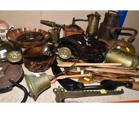 A GROUP OF 19TH AND 20TH CENTURY KITCHENALIA AND METALWARES, including a late 19th century shop door bell, a Salters Class II