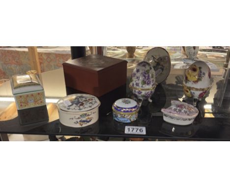 A quantity of ceramic trinket boxes including Crown Devon