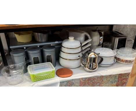 A good lot of kitchenalia including enamel, Pyrex &amp; storage jars etc.