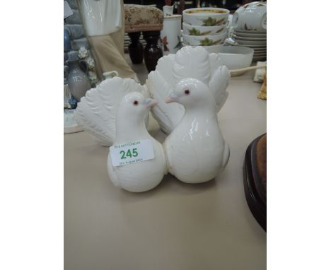 A Lladro figurine - pair of doves