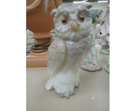 A Nao figurine - owl