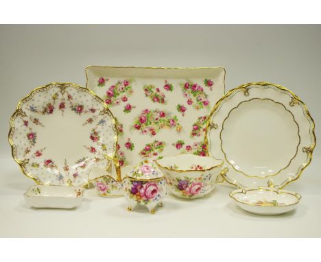 Decorative Ceramics - A pair of Royal Crown Derby Royal Antoinette wavy edge cabinet plates; a pair of Royal Crown Derby Lomb