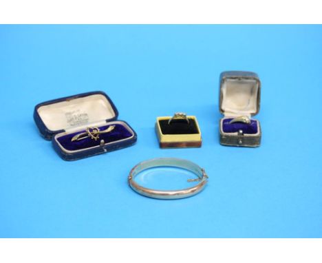 A 9ct gold bangle, a Victorian 9ct bar brooch and two 18ct gold rings.  Total weight 17.4 grams