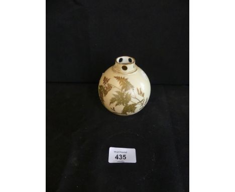 A Royal Worcester small pot pourri jar of globular form, decorated with foliage, pattern no 1039. 