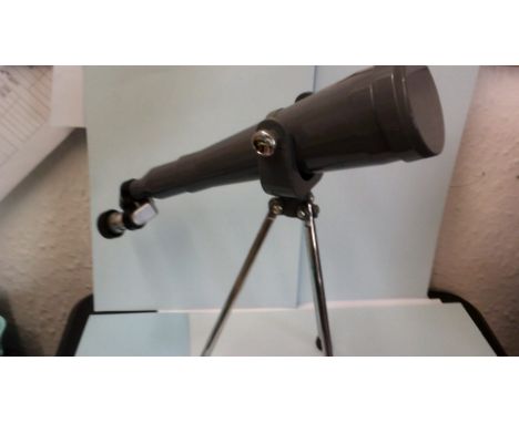 Telescope- Bird watching style telescope and tripod 30x60mm nice condition
