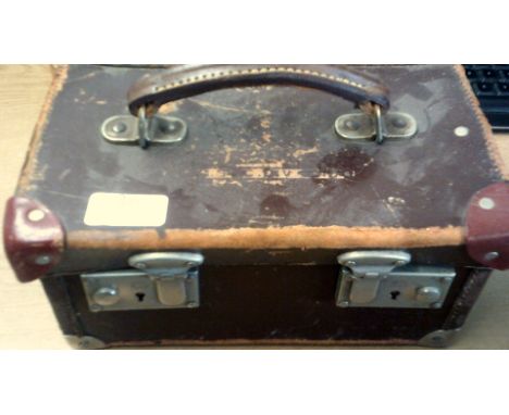Brass Weights-Lovely vintage set of Brass weights 4lb to one dram by 5. Garcia of London, leather case, Great condition