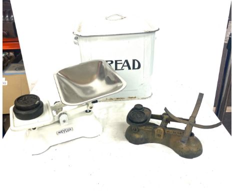 2 Sets of vintage scales and weights includes West Browns and Weylux, and a vintage bread bin 
