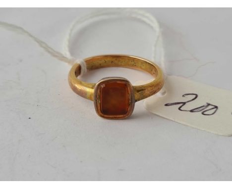An old gold Carnelian ring 3.4g inc
