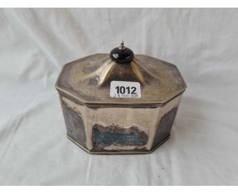An octagonal tea caddy with hinged cover. 6" wide.