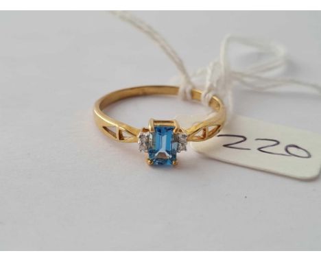 A nice rectangular Santa Maria aquamarine and diamond ring set in 9ct size S - 1.8 gms 