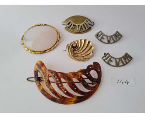 A silver gilt shell brooch, hair clip and other vintage items
