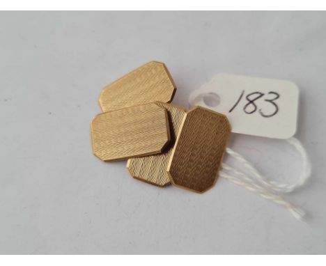 A pair of rectangular engine turned 9ct cufflinks 4.8g