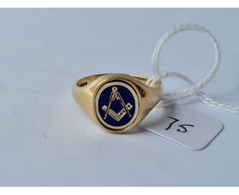 9CT HALLMARKED MASONIC RING – the top swivels, one side is enamelled with masonic compass and square, the other is plain, siz