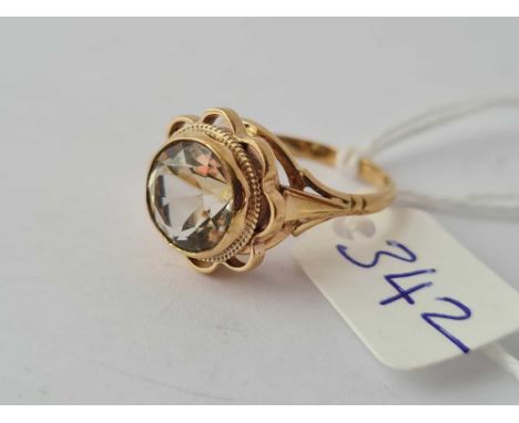 A pretty quartz ring 9ct size O - 3.8 gms 