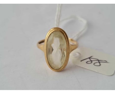 An oval large pale stone set 9ct ring size P 4.1g inc