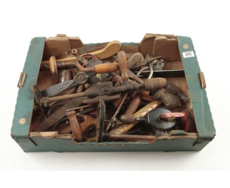 A box of tools G-