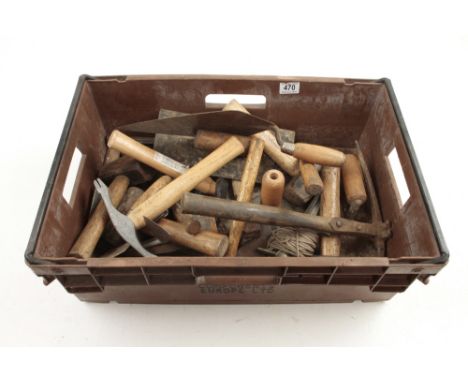 A quantity of builders tools G