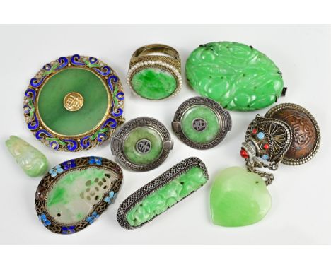 A GROUP OF CHINESE JADE JADEITE METALWARE JEWELLERY ITEMS, EARLY 20TH CENTURY. To include a pair of white metal clip on earri