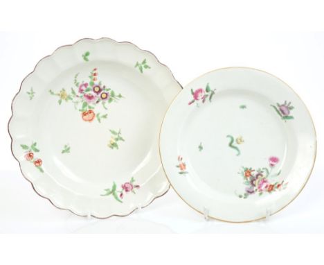 18th century Worcester fluted dish with painted floral sprays, 19cm and another plate with painted floral sprays, 16cm (2)