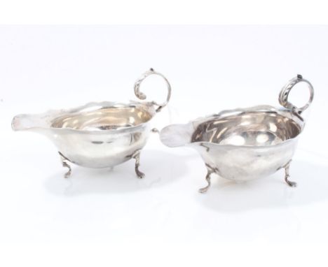 Pair Edwardian Georgian-style silver sauce boats with scroll handles, on three scroll feet, hallmarked London 1905, 14.5cm, 8