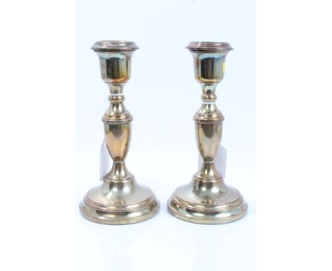 Pair of contemporary silver candlesticks with knopped and urn-shaped stems on stepped circular bases (Birmingham 1971), maker