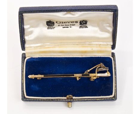 Unusual silver gilt and enamel Naval tie bar in the form of a British Naval dress sword, with pin backing, 6cm, in fitted Gie