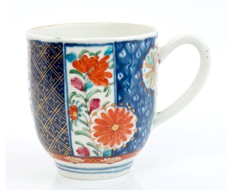 Mid-18th century Worcester Imari pallet coffee cup with segmented floral and hatched borders with mon decoration, simulated C