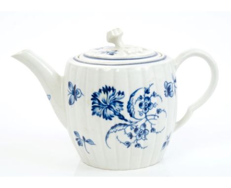 18th century Worcester blue and white bachelors' drum-shaped teapot with ribbed body, floral knop and printed floral and inse