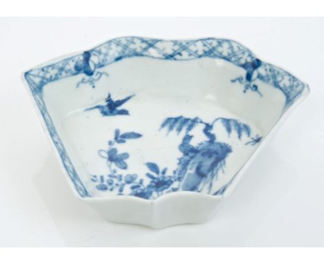 18th century Worcester blue and white fan-shaped pickle dish with birds in tree decoration and hatched borders, 8.7cm wide - 