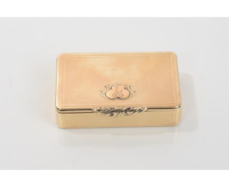 Early 19th century gold snuff box of rectangular form, with engine-turned decoration and cartouche to lid, cast floral thumb 