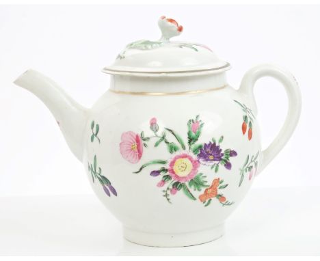 Mid-18th century Worcester teapot with flower-head knop, polychrome painted floral sprays and loop handle, 20cm wide