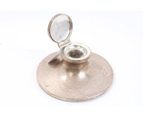 George V silver capstan inkwell with hinged cover and separate clear glass ink reservoir, on circular base (Birmingham 1914),