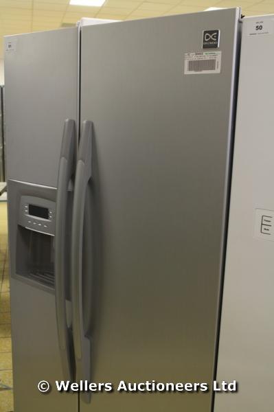 Daewoo Drs31psmi Silver American Style Fridge Freezer Door Handles Are A Little Scuffed Left Si