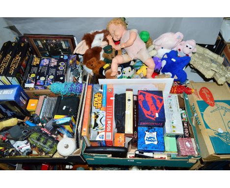 A QUANTITY OF STAR TREK AND OTHER FILM, TV AND SCI-FI MEMORABILIA, quantity of dolls, Kenner Star Wars Millennium Falcon (dam