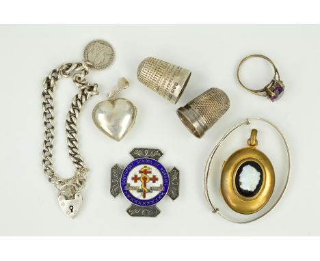A SELECTION OF JEWELLERY AND NOVELTIES to include a Charles Horner silver thimble, an enamel silver brooch, a child's bangle,
