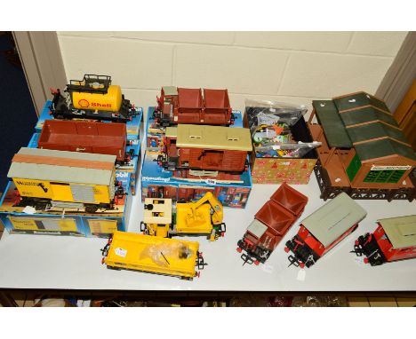 AN UNBOXED PLAYMOBIL G SCALE RAILWAY GOODS DEPOT, with a quantity of accessories, appears largely complete, an unboxed Playmo