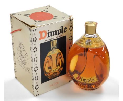 A John Hague and Co Distillers Scotch Dimple whisky, boxed. 