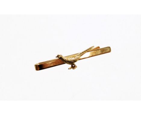 A 9ct gold pheasant tie clip, bearing the initials WGEP, 5cm wide, 4.1g. 