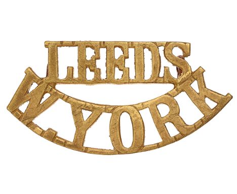LEEDS / W.YORK WW1 Kitchener’s Army “Leeds Pals” brass shoulder title. Good scarce die-cast example.  Loops GC15th (Service) 