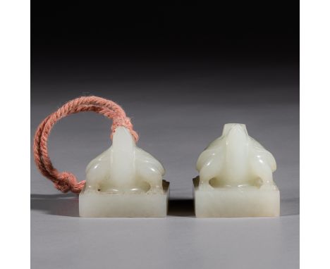 A set of Chinese Qing dynasty Hetian jade seals    H:3cm             W:3cm