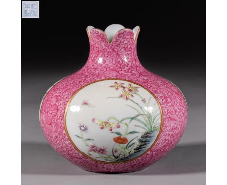 Chinese Qing dynasty Qianlong inscription pastel vase    H:7.9cm             Diameter:2.7cm