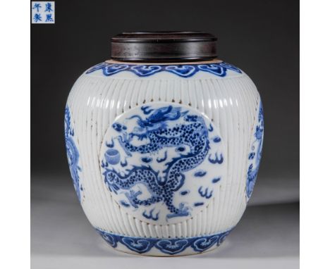 Chinese Qing dynasty Kangxi inscription blue and white porcelain dragon pattern rosewood lid jar    H:22cm             W:20cm