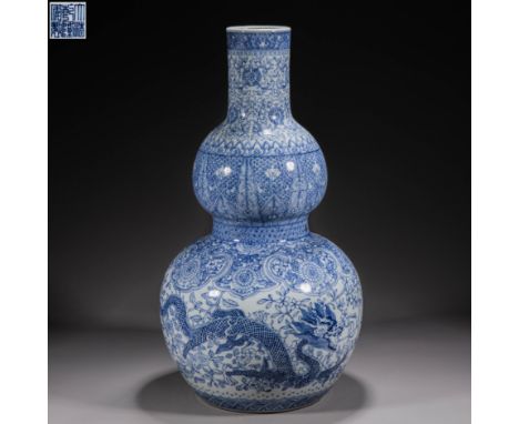 Qianlong inscription blue and white porcelain dragon pattern gourd shape vase of Qing dynasty in China    H:48.5cm           