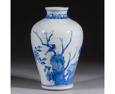 Chinese Qing dynasty blue and white porcelain vase    H:19.5cm             Diameter:5.7cm