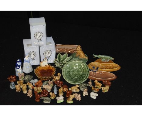 Wade whimsies, pipe stands, pin trays etc. (qty)